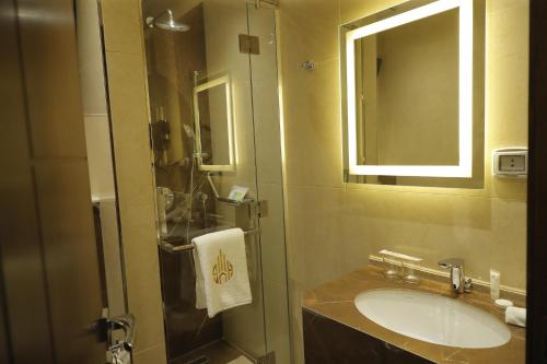 room detail thumbnail 2