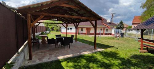 Parasztház Poroszló (Paraszthaz Poroszlo) in โปรอสซโล่