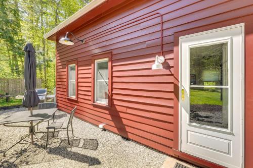Updated and Pet-Friendly Cabin By Hikes and Woodstock! - main image