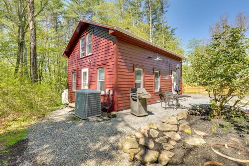 Updated and Pet-Friendly Cabin By Hikes and Woodstock! - image 2