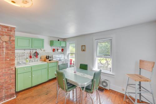 Updated and Pet-Friendly Cabin By Hikes and Woodstock! - image 11