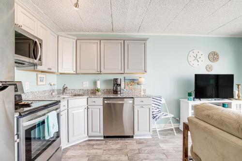 Ocean City Condo with Balcony - Walk to Beach! - image 6