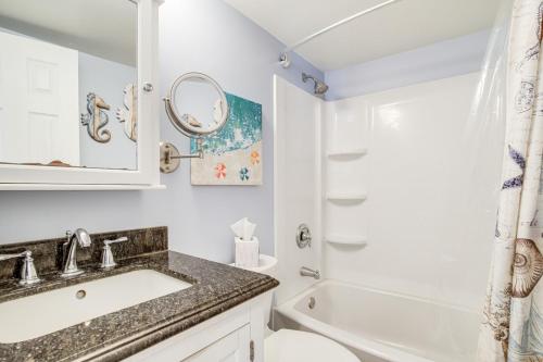 Ocean City Condo with Balcony - Walk to Beach! - image 10