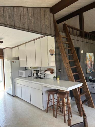 Lakeside Loft - Walk to Lighthouse County Park in Grind Stone City (MI)