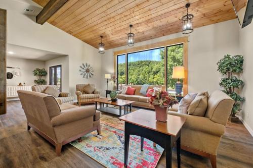 Brush Creek Ranch On 112 Acres of Land Sleeps 12 in Little Flock, Vereinigte Staaten von Amerika