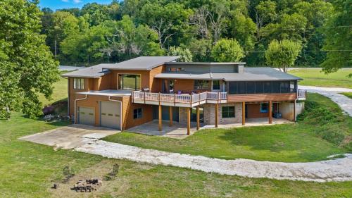 Brush Creek Ranch On 112 Acres of Land Sleeps 12 in Little Flock, USA