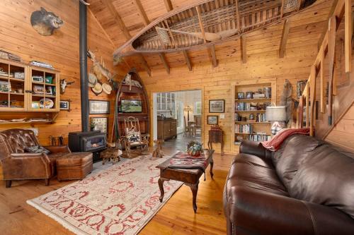 Papas Place River Front Cabin By DT Eureka Springs in Eureka Springs, USA