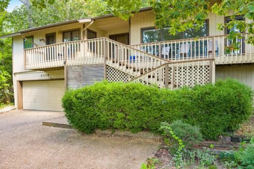 Sundown Hollow Central Fayetteville Sleeps 10 in Fayetteville, USA