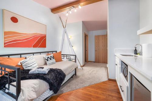 Sundown Hollow Central Fayetteville Sleeps 10 in Fayetteville, USA
