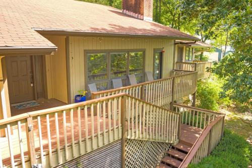 Sundown Hollow Central Fayetteville Sleeps 10 in Fayetteville, USA