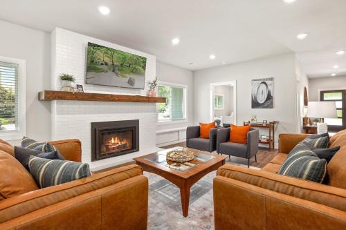 The George at 702 1 Mile to DT Springdale The George at 702 1 Mile to DT Springdale