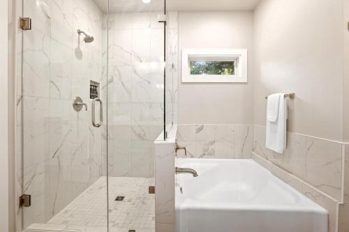 The George at 702 1 Mile to DT Springdale The George at 702 1 Mile to DT Springdale