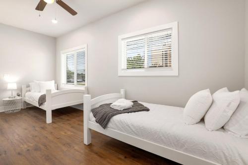 The George at 702 1 Mile to DT Springdale The George at 702 1 Mile to DT Springdale