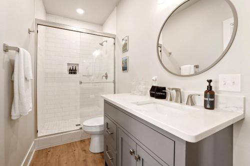 The George at 702 1 Mile to DT Springdale The George at 702 1 Mile to DT Springdale