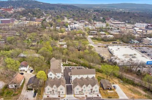 Townhouse On The Hill Walkable to DT in Fayetteville, USA