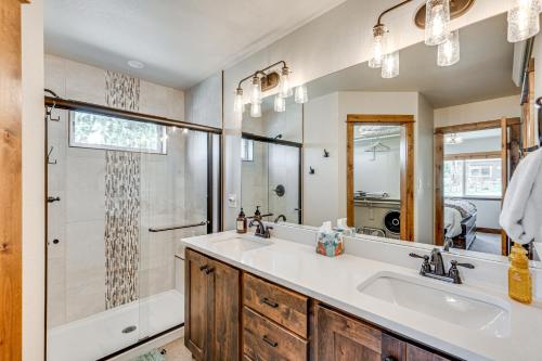 Newly Built Estes Park Townhome 2 Miles to RMNP! - image 11