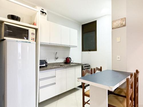 Kitchen, Ape em Ponta das Canas - 40m do mar - NDI003 in Ponta das Canas