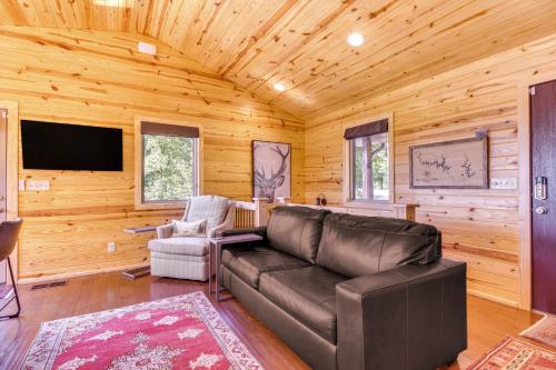 Mountain Home Cabin Rental with Fire Pit!