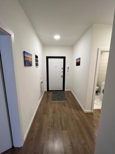 White Downtown Apartment in Ferizaj