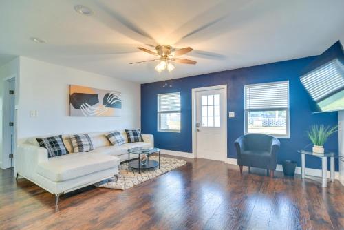 Clearwater Home with Fire Pit about 5 Mi to Beaches! in Largo, Vereinigte Staaten von Amerika