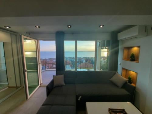 Studio with Sea View image 1
