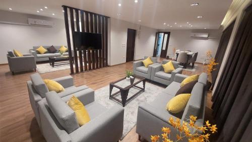 شقة مفروشة حديثة وواسعة 3 غرف, 6th Of October (Miasto 6 października)
