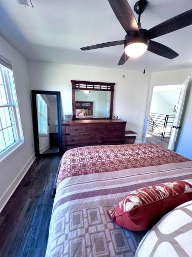 Smith Mountain Lake House Club Retreat!! in Huddleston, USA