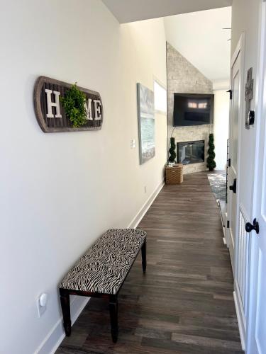 Smith Mountain Lake House Club Retreat!! in Huddleston, USA