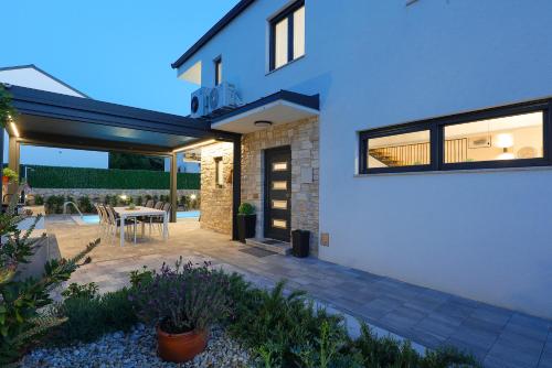 A szálláshely kívülről, Holiday house ZOROO with private pool in Sveti Anton