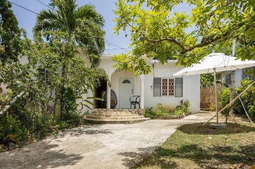BreakFast Incl Adorable1BCottage Walk to the beach in Priory