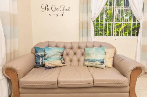 BreakFast Incl Adorable1BCottage Walk to the beach in Priory