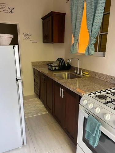 BreakFast Incl Adorable1BCottage Walk to the beach in Priory