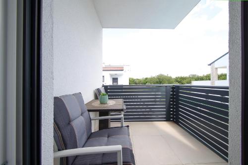 Erkély/terasz, Holiday house ZOROO with private pool in Sveti Anton