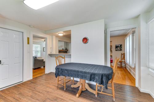 Walk to Waterfalls & Dining: Finger Lakes Escape! in Montoras ūdenskritumi (NY)