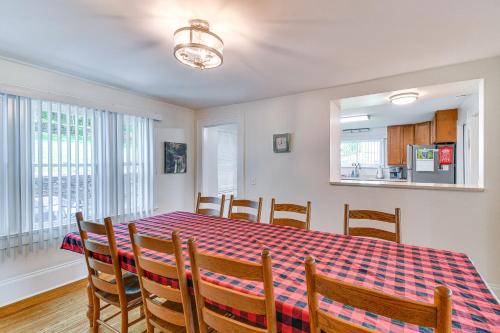 Walk to Waterfalls & Dining: Finger Lakes Escape! in Montoras ūdenskritumi (NY)