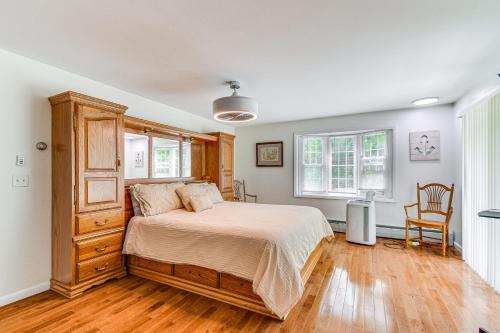 Walk to Waterfalls & Dining: Finger Lakes Escape! in Montoras ūdenskritumi (NY)