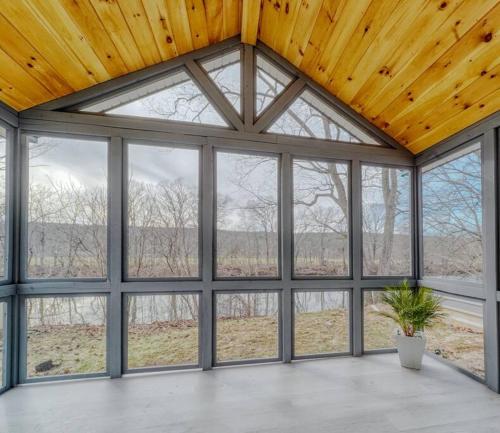 Brand New House with Large Porch in Lake Katrine in Lake Katrine, USA