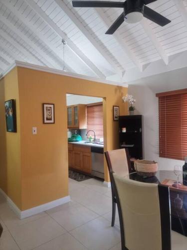 The Palms-Clearwater Blue Getaway in Plantation Village