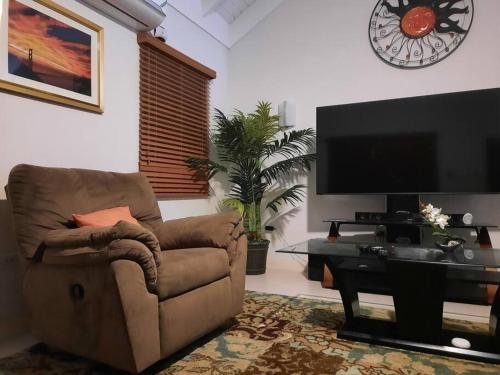 The Palms-Clearwater Blue Getaway in Plantation Village