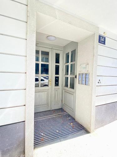 Apartment with Garden View image 2