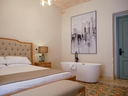 Double Room with Balcony image 10