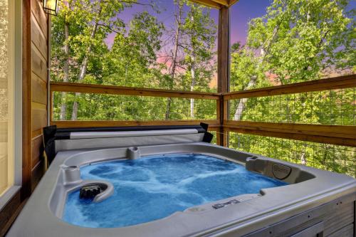 Hilltop Dreamin cabin in Sevierville, USA