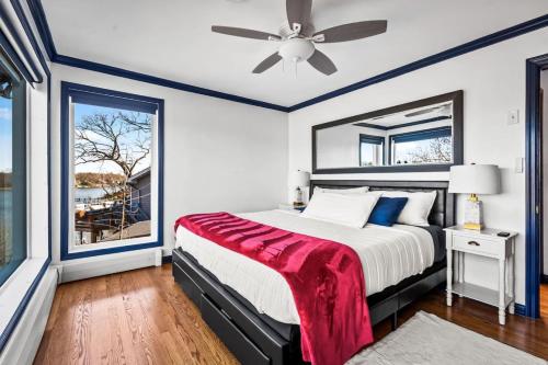Waterfront 5 Bedroom Near BWI Annapolis Baltimore in Glen Burnie