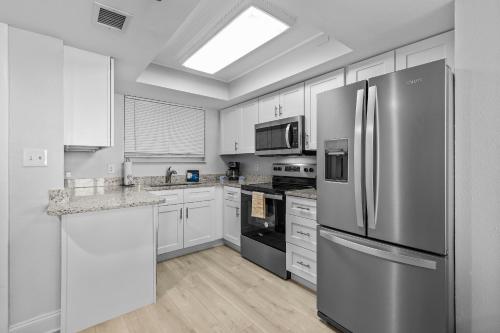 Updated Ground Floor OceanFront Condo, Walk to Flagler Ave in New Smyrna Beach, USA