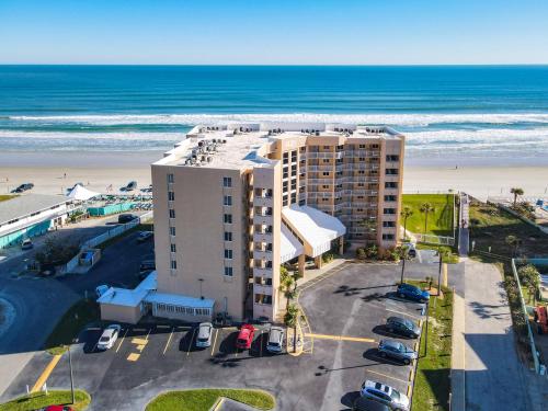 Updated Ground Floor OceanFront Condo, Walk to Flagler Ave in New Smyrna Beach, USA
