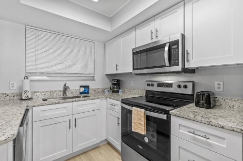Updated Ground Floor OceanFront Condo, Walk to Flagler Ave in New Smyrna Beach, USA