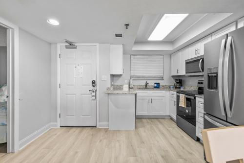 Updated Ground Floor OceanFront Condo, Walk to Flagler Ave in New Smyrna Beach, USA