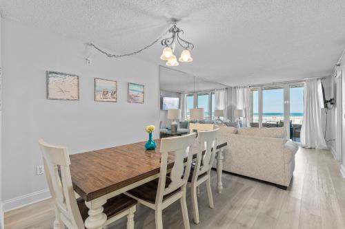 Updated Ground Floor OceanFront Condo, Walk to Flagler Ave in New Smyrna Beach, USA
