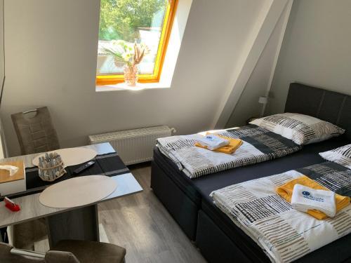 -Fewo Benz- Exklusive Ferienwohnung im Stadtzentrum von Wittenberge Modernes Ambiente, 3 Einzelzimmer für bis zu 6 Gäste - voll ausgestattet mit Waipu-TV und High-Speed-WLAN Bettwäsche und Handtücher inklusive!