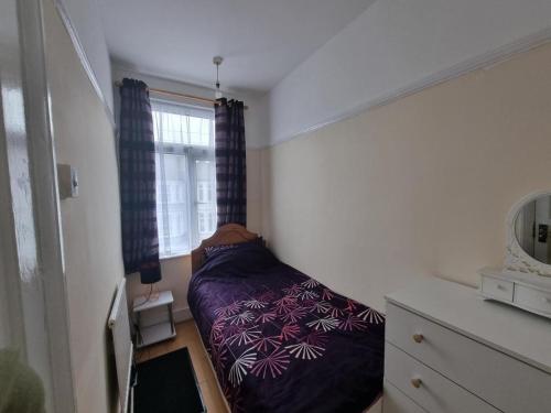 Single Room near Ilford London Train Station